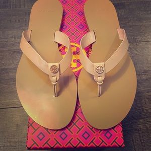 BRAND NEW!!! Beautiful classy Tory Burch Sandals!